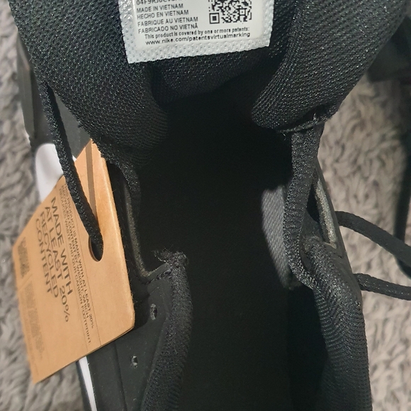 Nike Black and White Sneakers - Picture 4 of 8